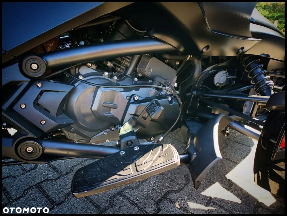 Can-Am Spyder - 9