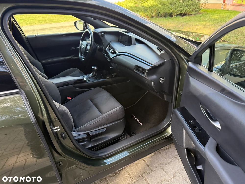 Lexus UX 250h F Sport 2WD - 22