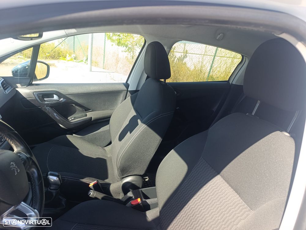 Peugeot 208 1.2 PureTech Style - 14