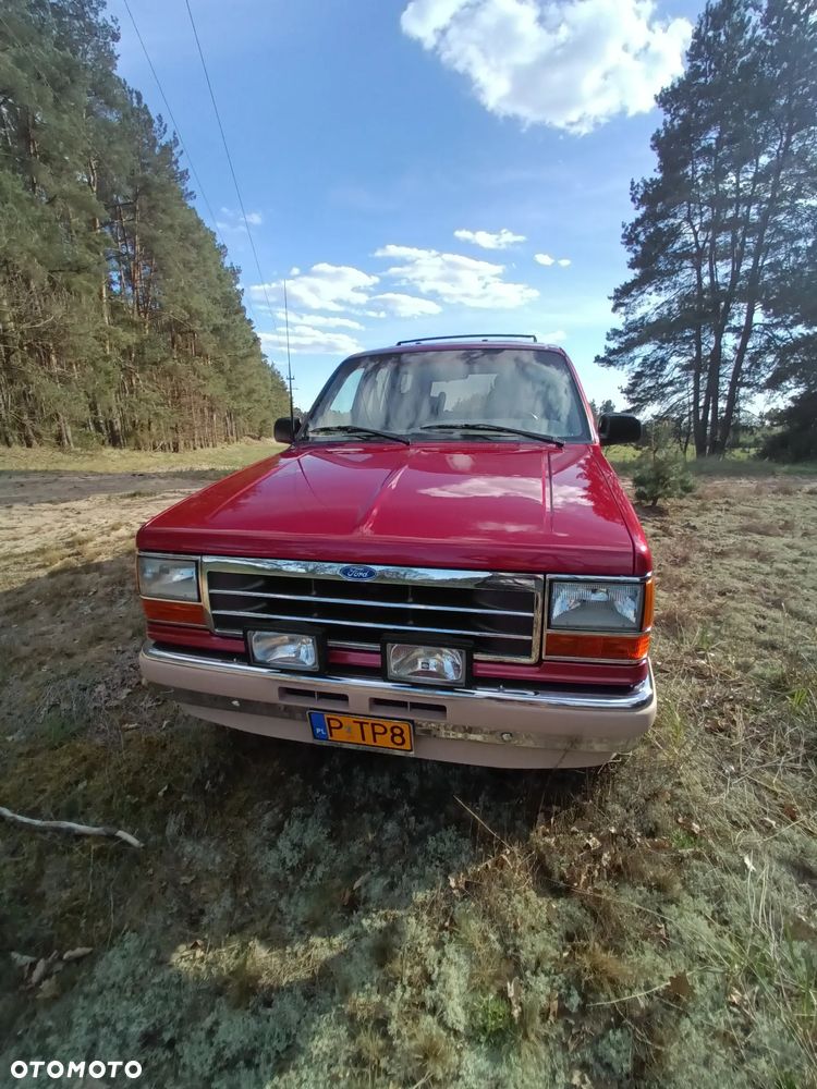 Ford Explorer Standard - 3