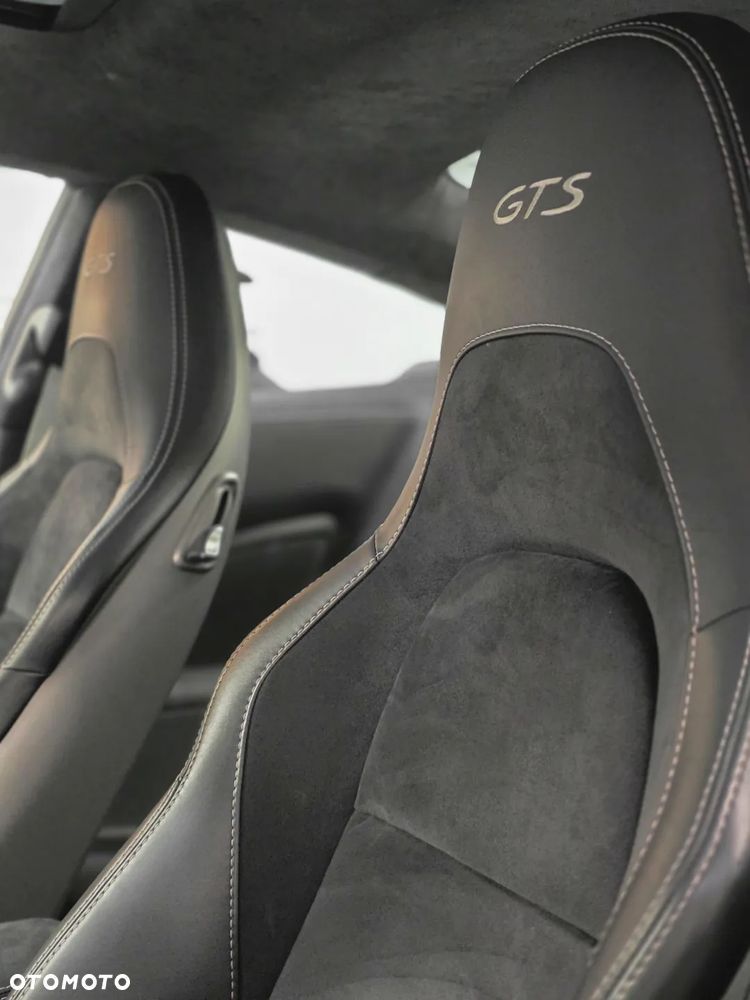 Porsche 911 Carrera 4 GTS PDK - 22