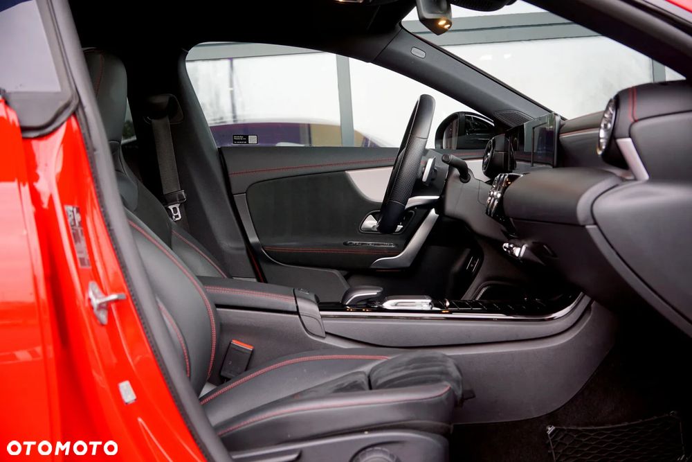 Mercedes-Benz CLA 180 7G-DCT AMG Line - 23