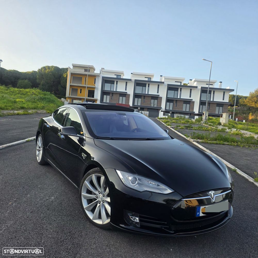 Tesla Model S - 1