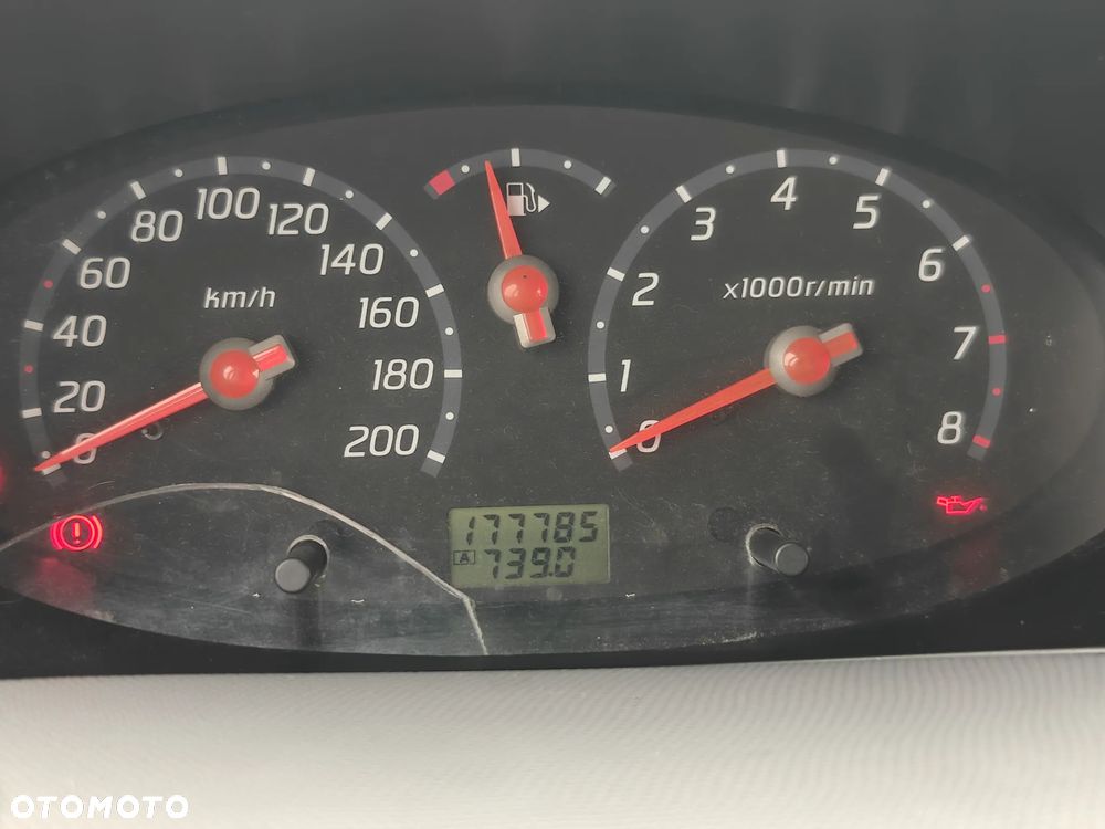 Nissan Micra - 12