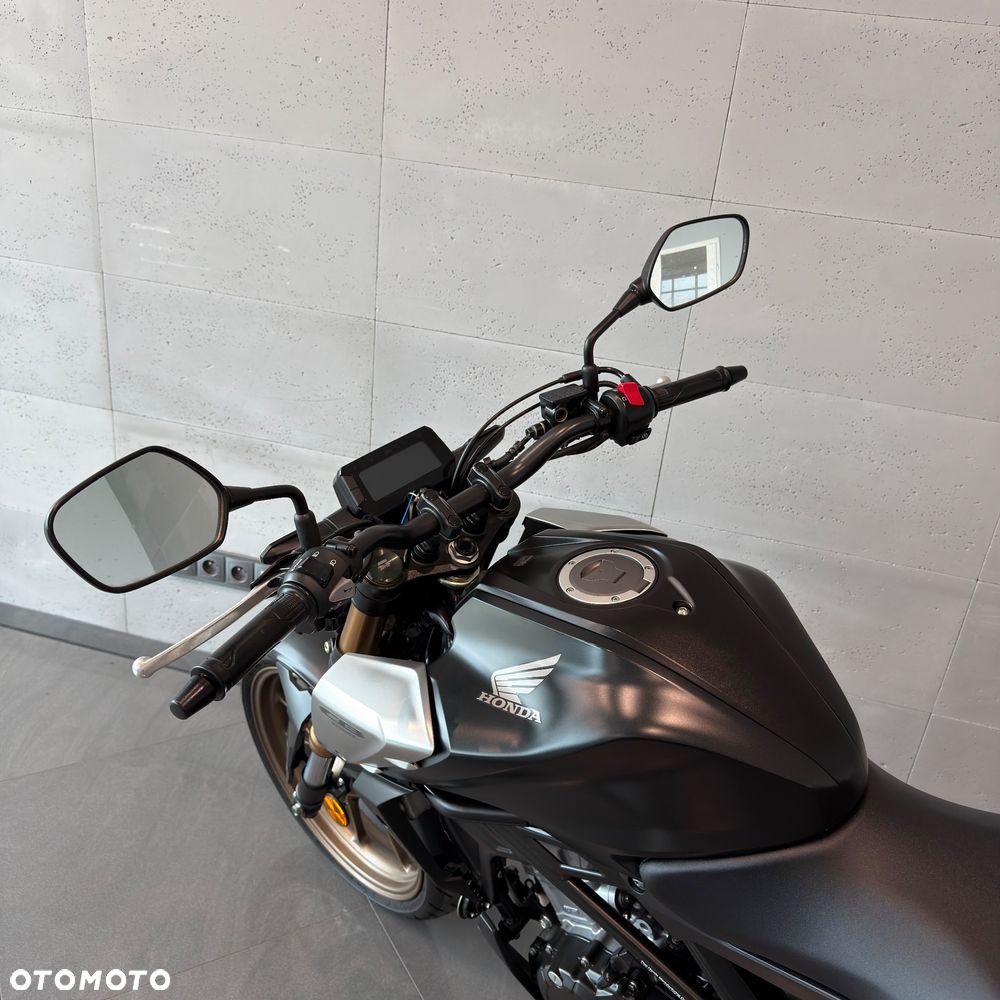 Honda CB - 12