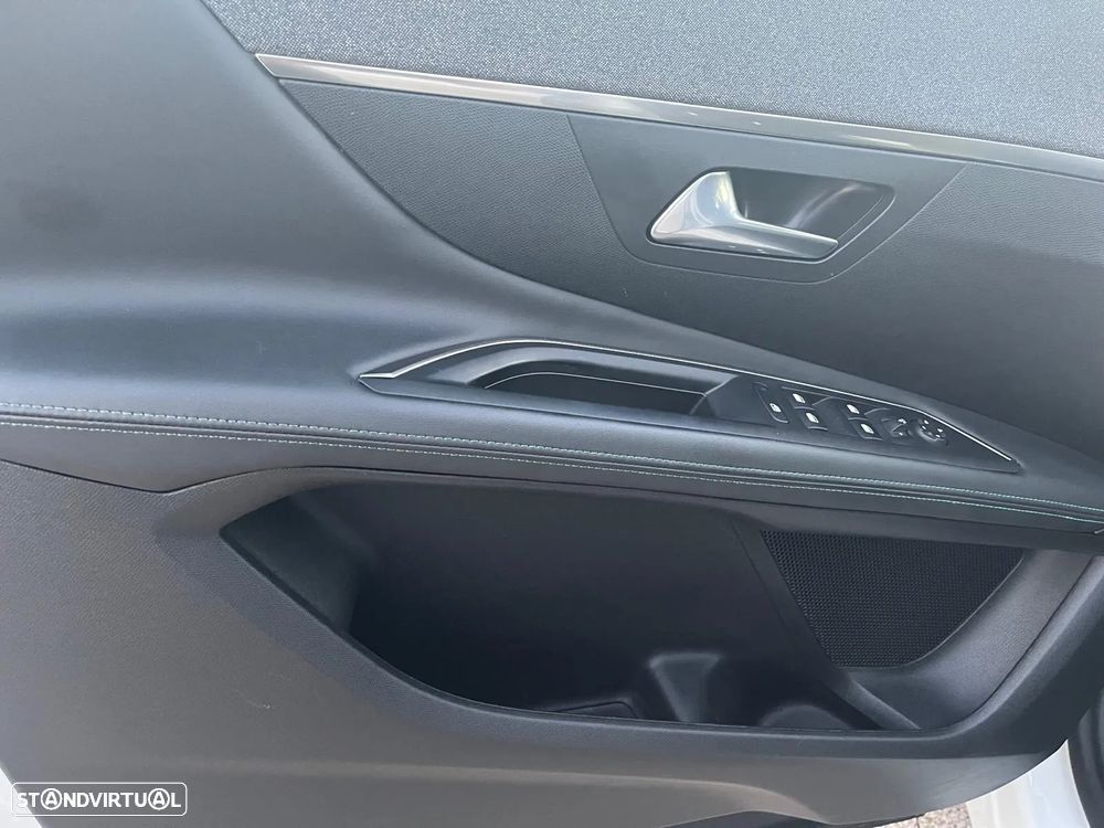 Peugeot 3008 1.5 BlueHDi Allure EAT8 - 38