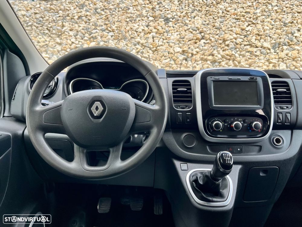 Renault Trafic 1.6 DCI Cabine dupla 6 lugares versão longa - 29