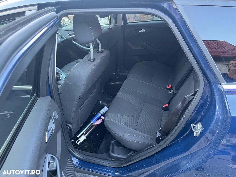 Ford Focus 1.6 TDCI DPF Titanium - 8
