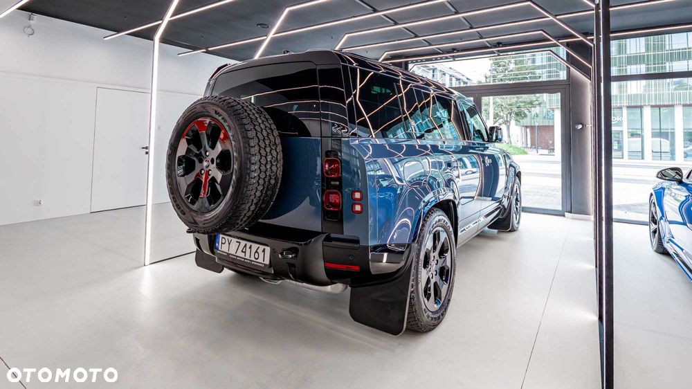 Land Rover Defender - 1
