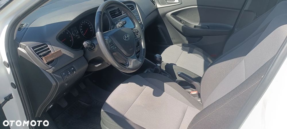 Hyundai i20 1.2 Comfort - 11