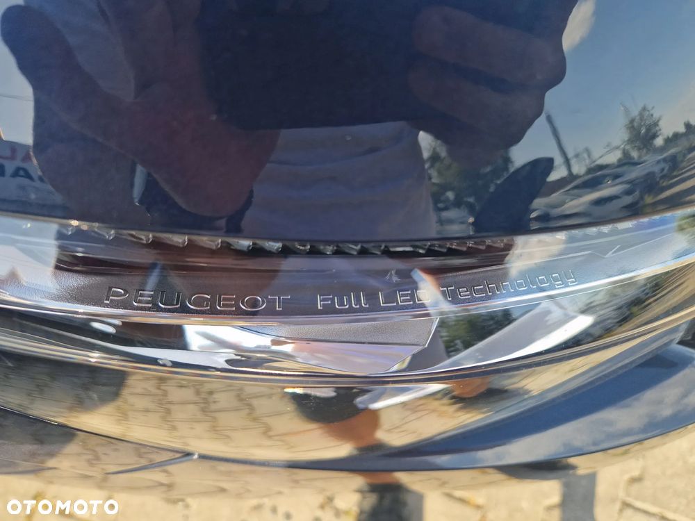 Peugeot 5008 PureTech 130 EAT8 Stop & Start Allure Pack - 29