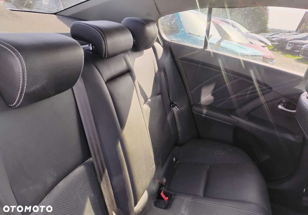 Toyota Avensis - 11