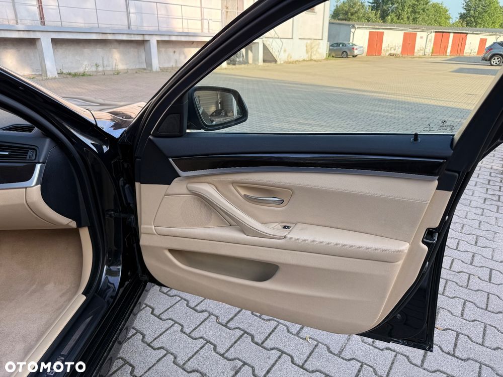 BMW Seria 5 528i xDrive Luxury Line - 20