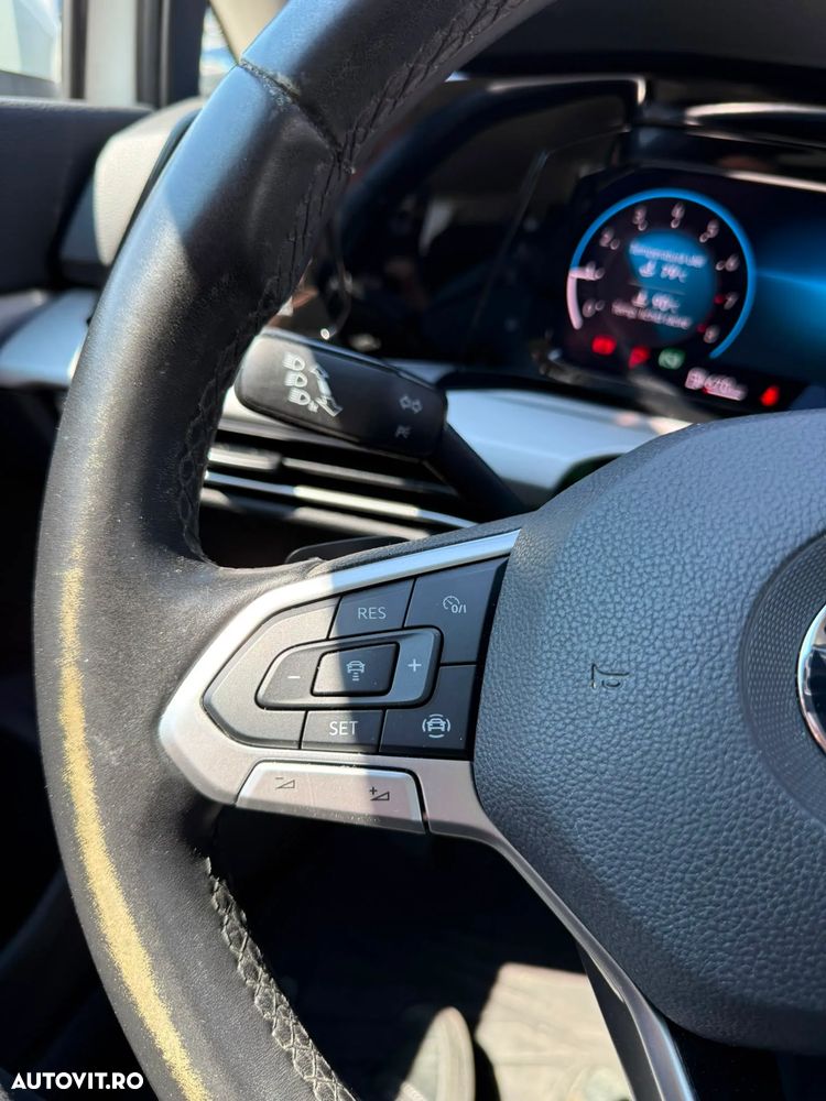 Volkswagen Golf - 10