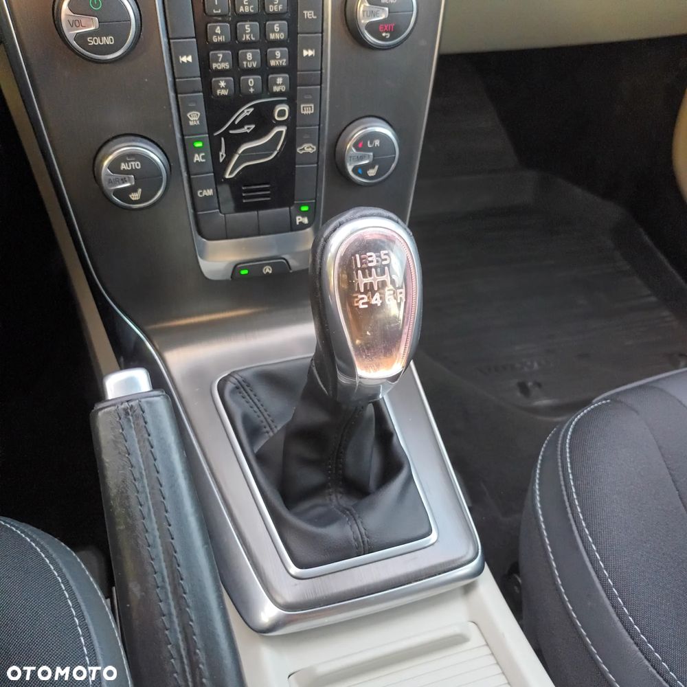 Volvo V40 D3 Momentum - 14