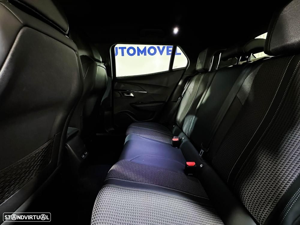 Peugeot e-2008 50 kWh GT - 10