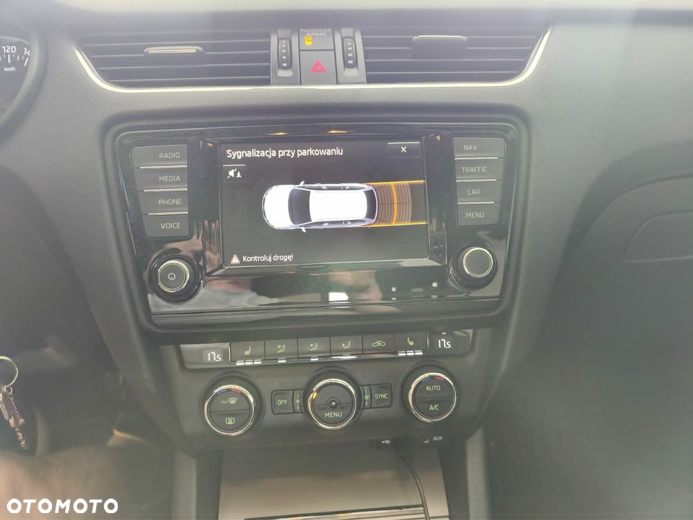 Skoda Octavia 1.6 TDI Style DSG - 6