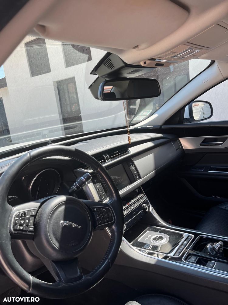 Jaguar XF 20d RWD Prestige - 6