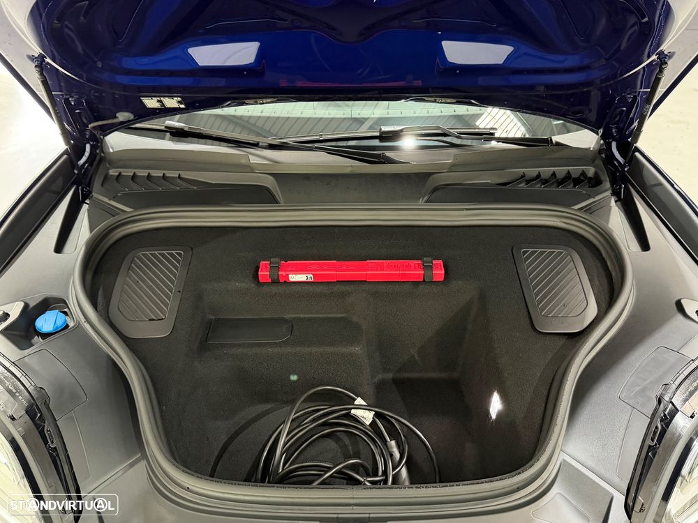 Porsche Macan Electric Turbo - 52