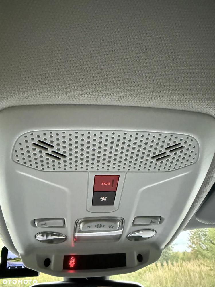 Peugeot 2008 1.2 PureTech Allure Pack S&S - 16