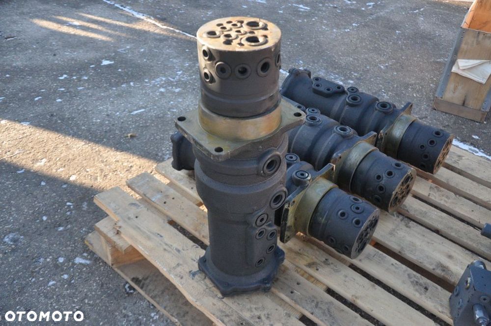 KOLUMNA OBROTU NEW HOLLAND 71447820 NOWA !!! - 3