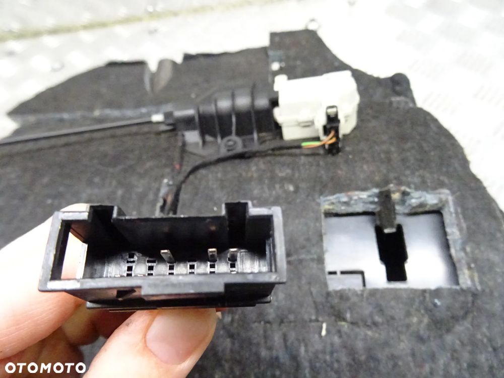 AUDI A6 C6 KOMBI 04-07 4.2 V8 SCHOWEK PASAŻERA 4F18570356PS - 3