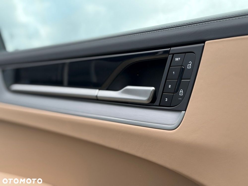 Porsche Cayenne - 16