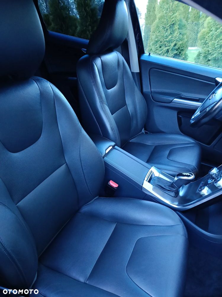Volvo XC 60 D5 AWD Momentum - 2