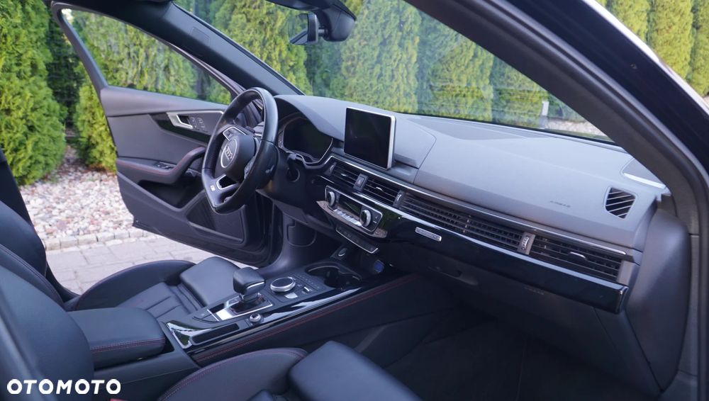 Audi A4 Limousine - 27