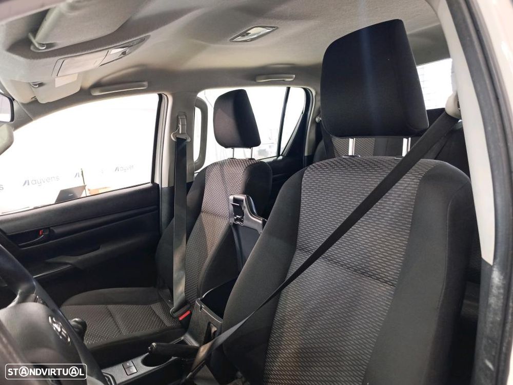 Toyota HILUX 2.4 D-4D 4WD CD - 5