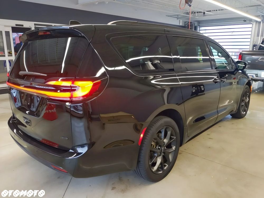 Chrysler Pacifica - 5