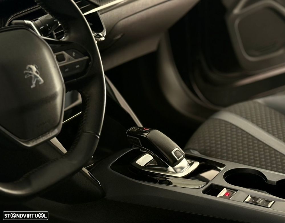 Peugeot 2008 1.5 BlueHDi Allure EAT8 - 23