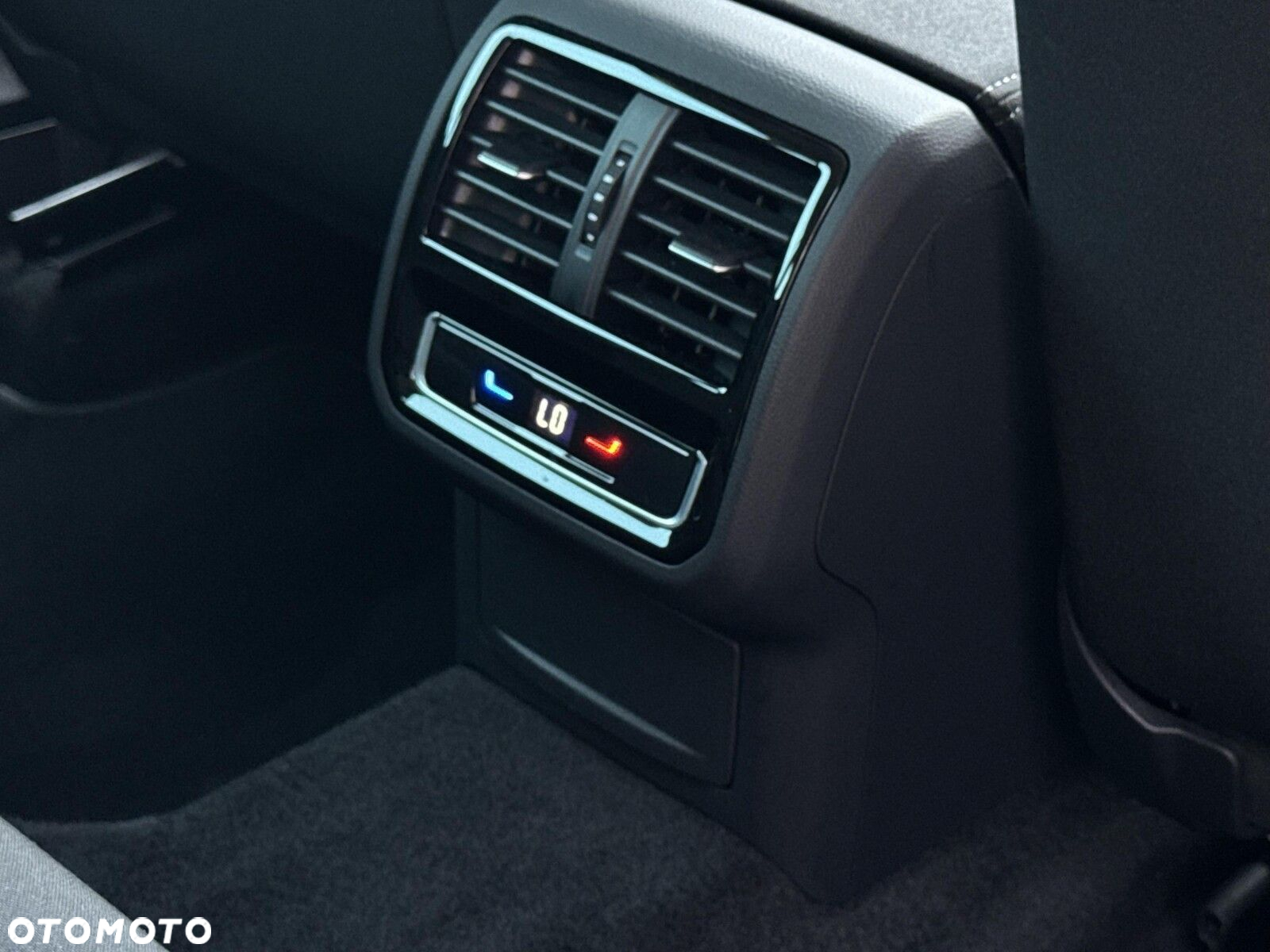 Volkswagen Passat 2.0 TDI Business DSG - 13