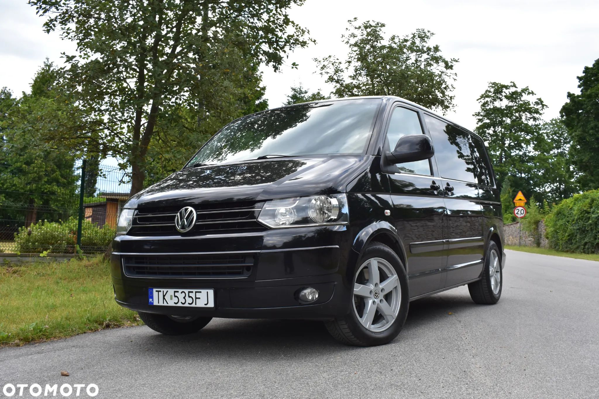 Volkswagen Multivan - 1