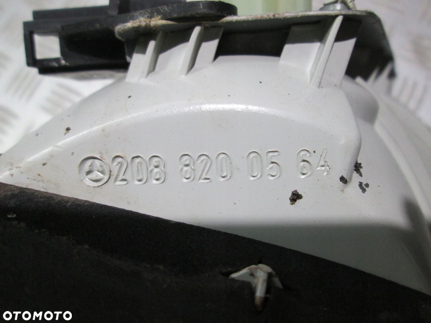 LAMPA LEWA LEWY TYŁ W KLAPĘ MERCEDES CLK W208 - 2