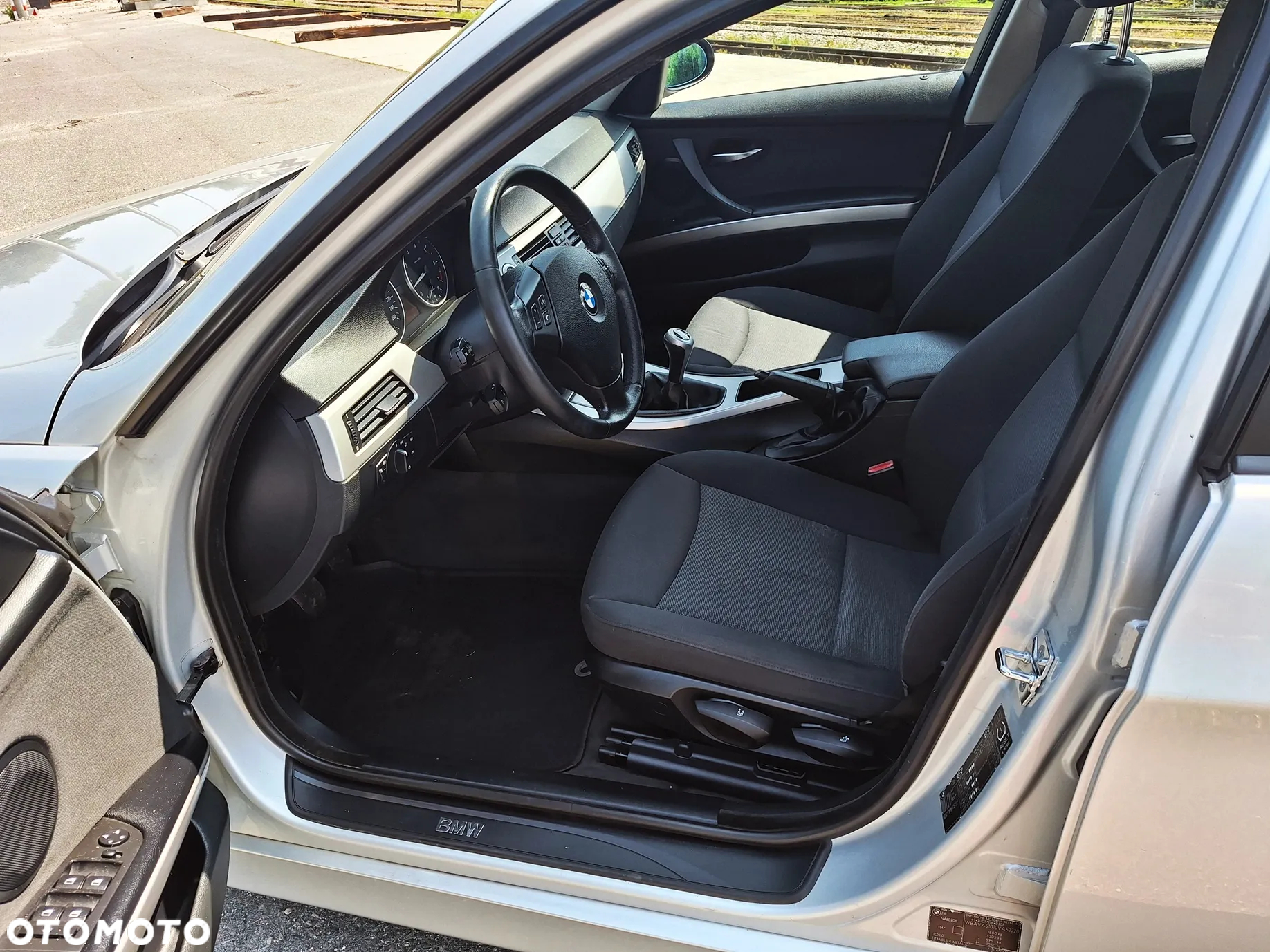 BMW Seria 3 318i - 5