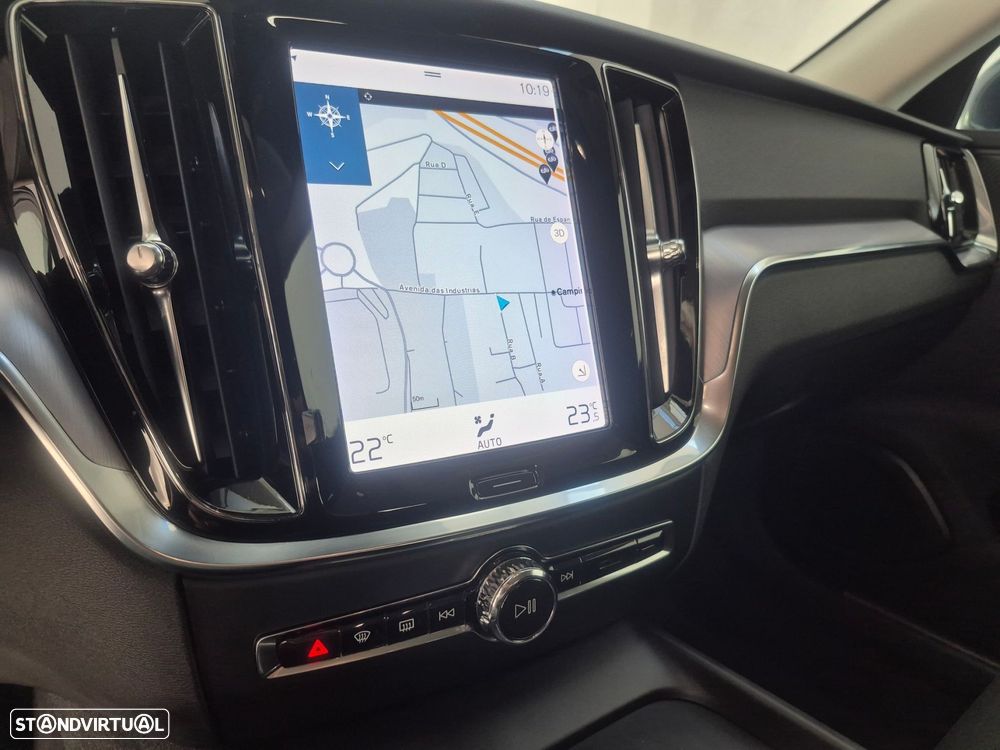 Volvo V60 2.0 B4 Momentum Geartronic - 17