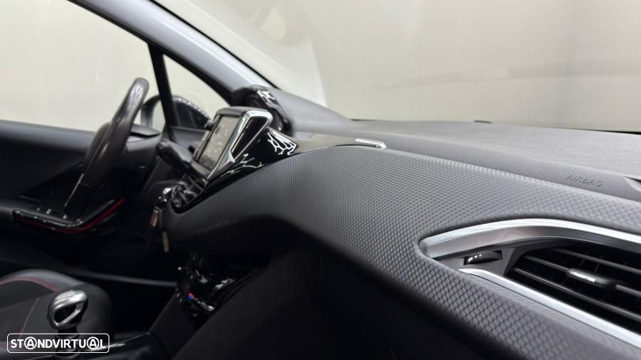 Peugeot 2008 1.2 PureTech GT Line - 18