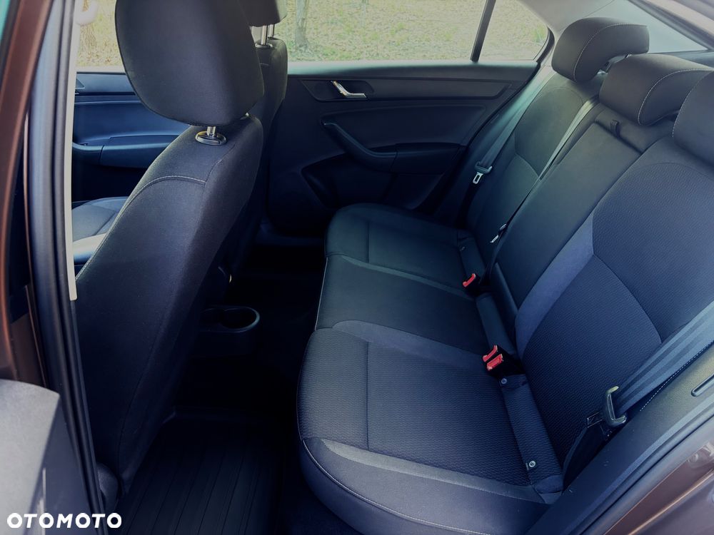 Skoda RAPID 1.2 TSI Ambition - 16