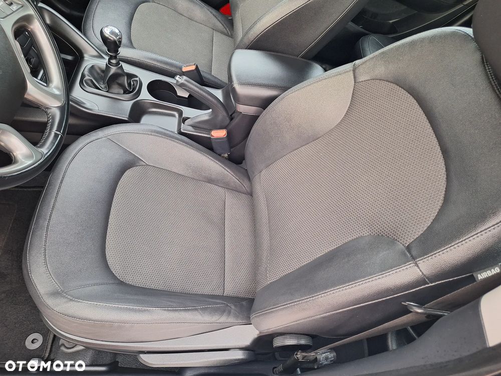 Hyundai ix35 1.6 2WD blue Trend - 20
