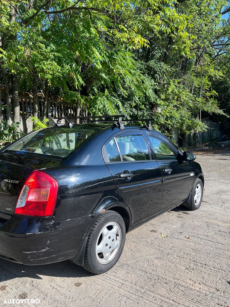 Hyundai Accent - 3