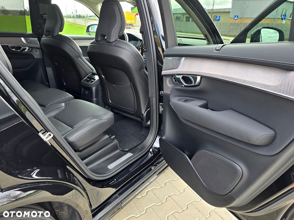 Volvo XC 90 T8 AWD Plug-In Hybrid Ultra Dark 7os - 31