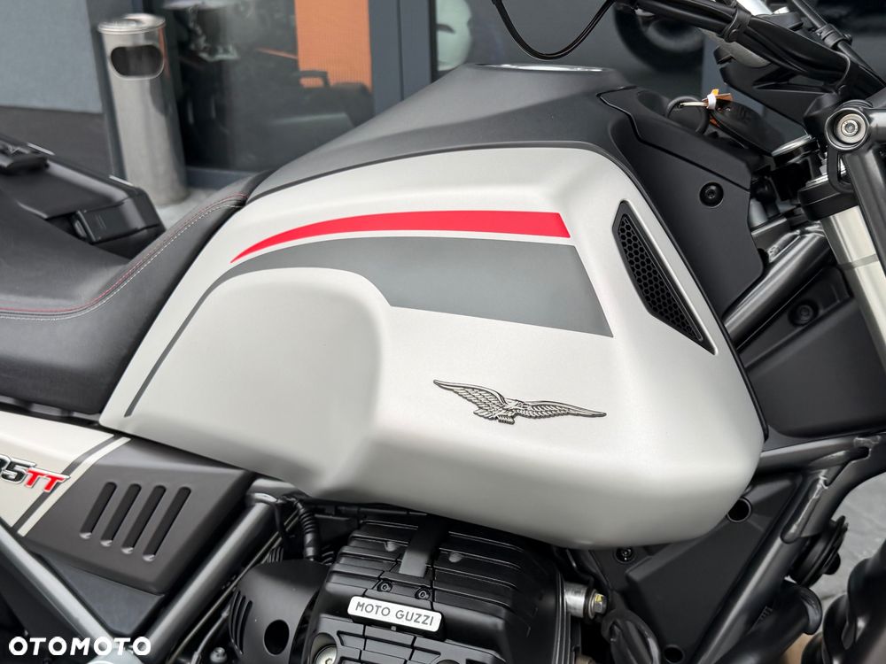 Moto Guzzi V85 - 19