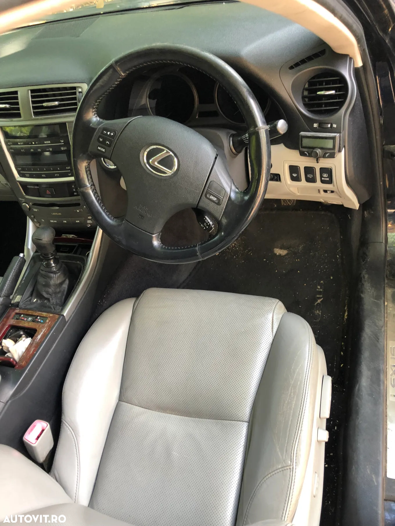 Dezmembrez Lexus IS 220D - 12