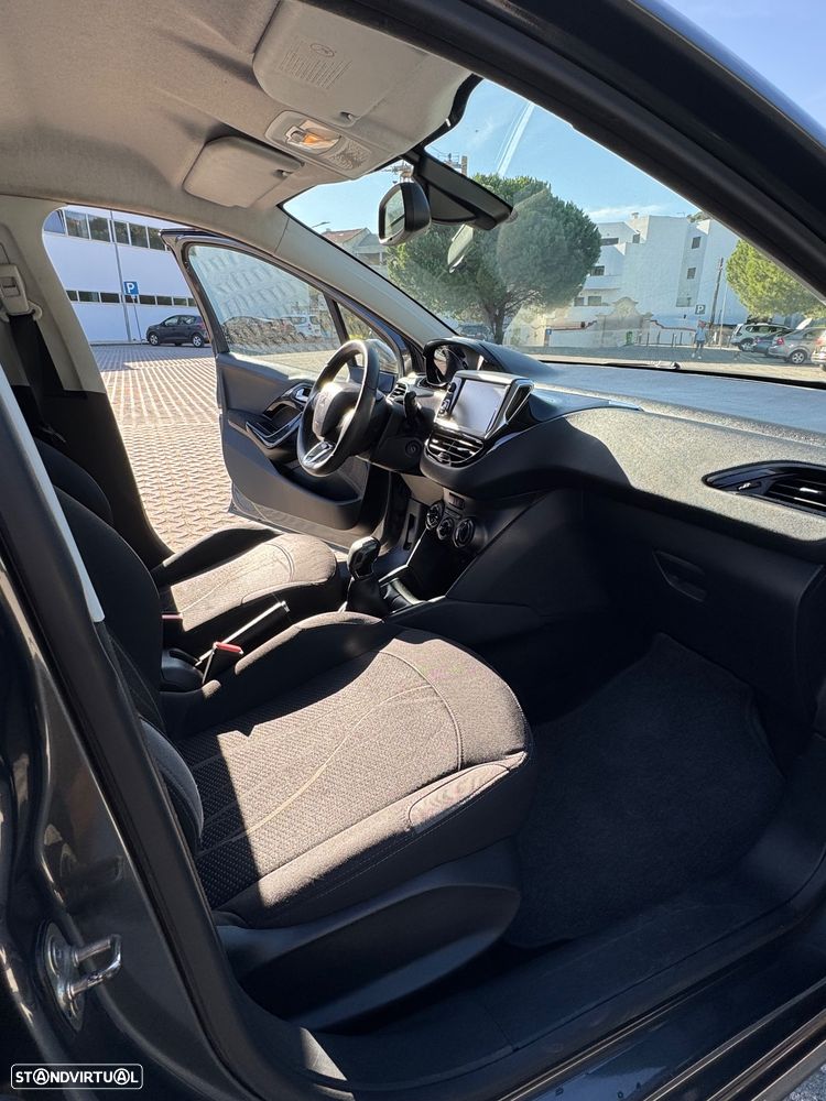 Peugeot 208 - 5