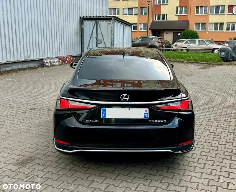 Lexus ES - 7