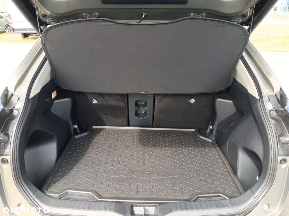 Toyota Yaris Cross Hybrid 1.5 Executive AWD - 13