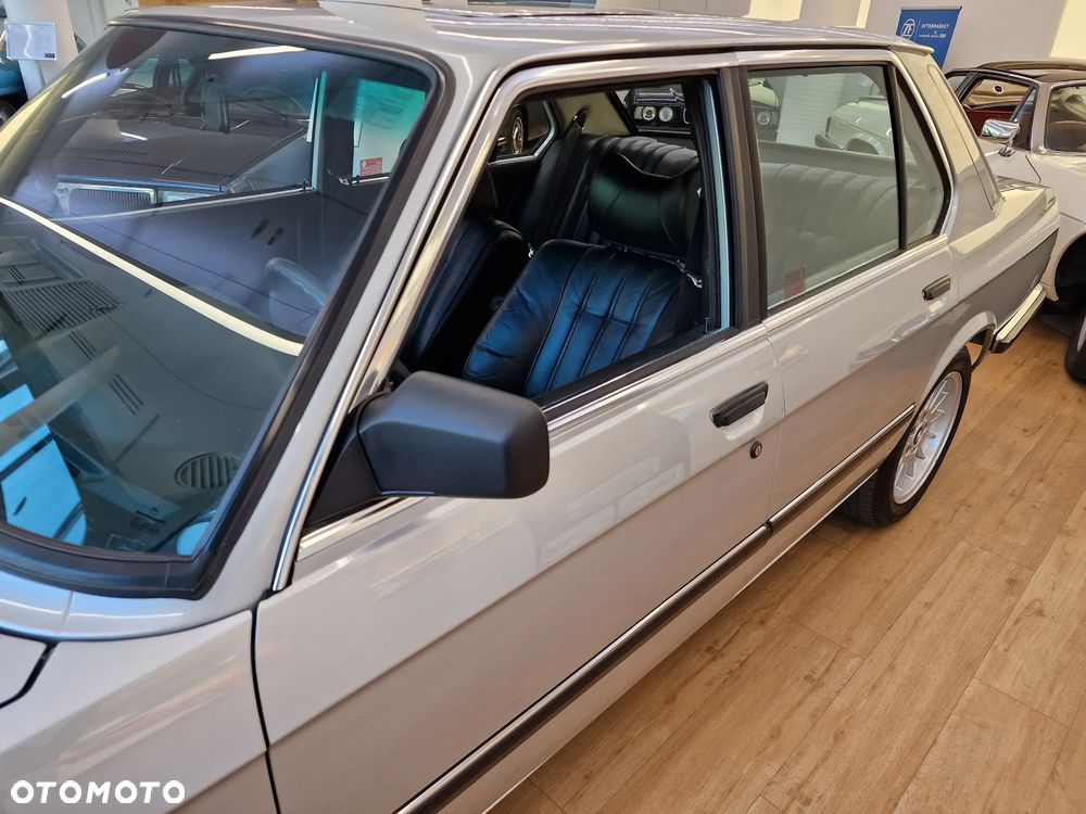 BMW Seria 5 520i - 17