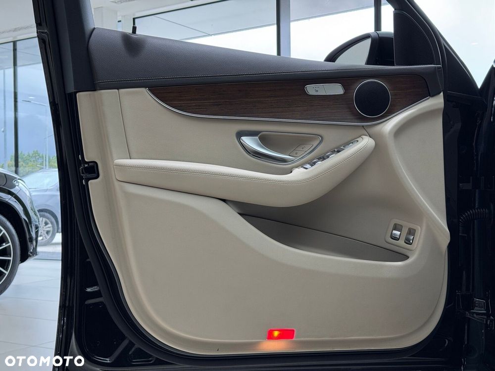 Mercedes-Benz GLC - 12