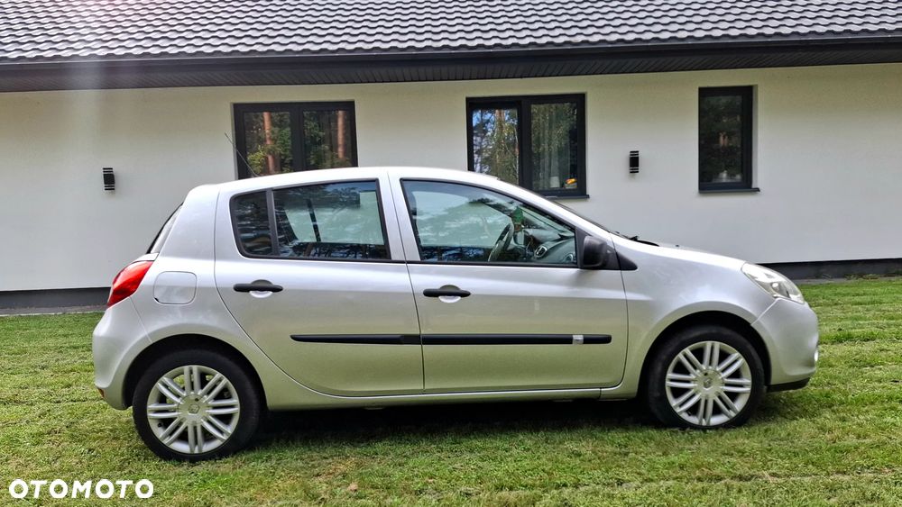 Renault Clio 2012 photo 2